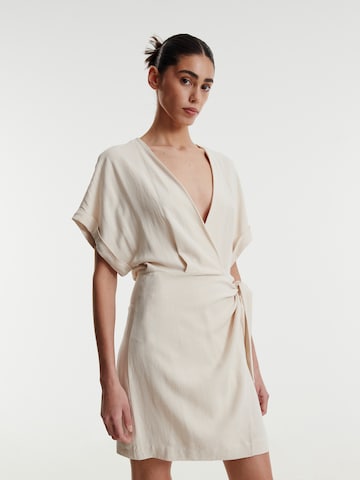 Robe d’été 'Elayne' EDITED en beige : devant