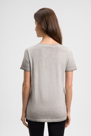 Soccx T-Shirt mit U-Boot-Ausschnitt und Artwork in Grau