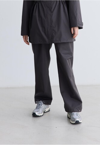 rethinkit studios Regular Weatherproof pants in Black: front