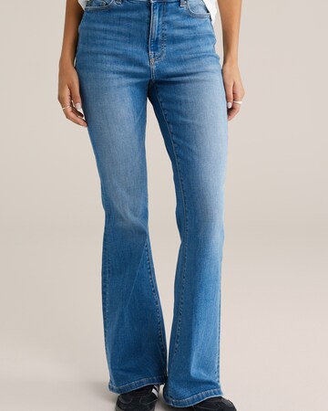WE Fashion Flared Jeans i blå