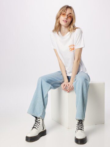 On Vacation Club - Camiseta 'Peaches and Beaches' en blanco