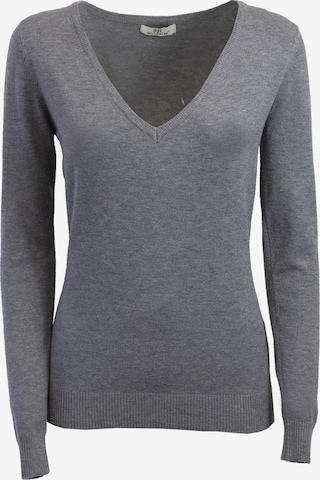 Influencer Sweater in Grey: front