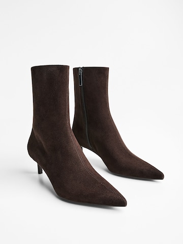 Bershka Bootie in Brown