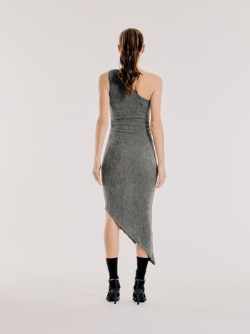 Robe 'Vivian' OUT OF ORBIT en gris