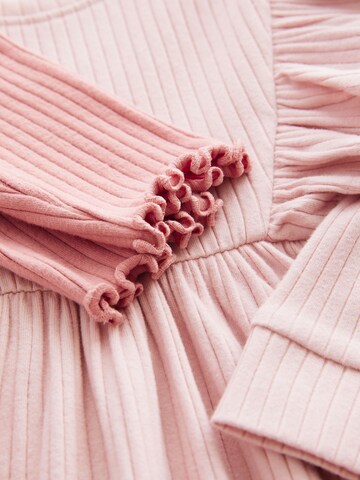 Next Set in Pink