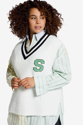 Studio Untold Sweater in White: front