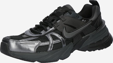 Baskets basses 'V2K RUN' Nike Sportswear en noir : devant