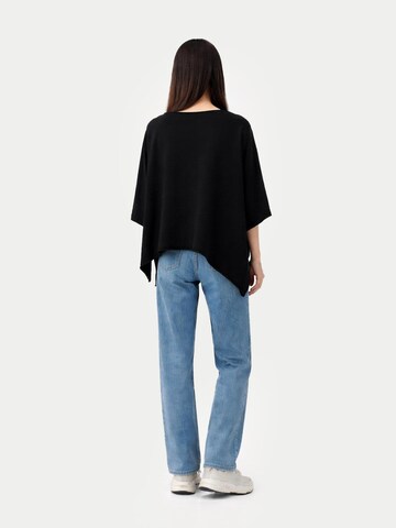 GOBI Cashmere Sveter 'Women's Timeless Knitted Poncho' - Čierna