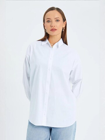 MixRay Bluse in Weiß: Vorderseite