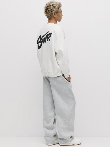 Sweat-shirt 'STWD' Pull&Bear en blanc
