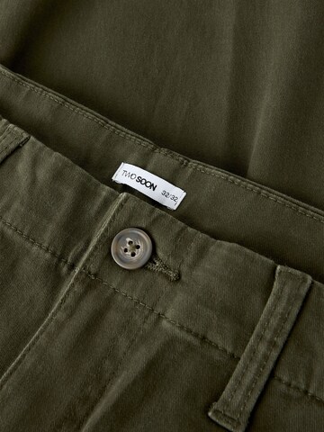 TWO SOON - regular Pantalón en verde