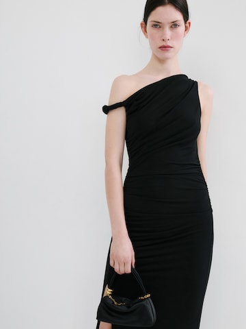 Rochie 'TORY' de la MANGO pe negru