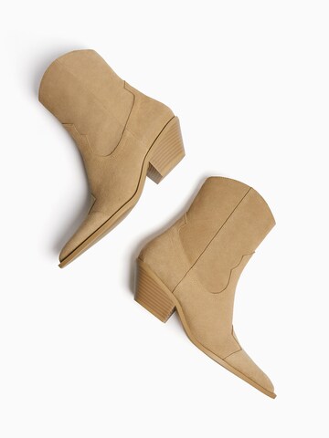 Bershka Stiefelette in Beige