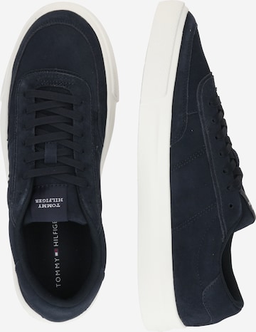 TOMMY HILFIGER Sneakers laag in Blauw