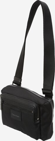 Calvin Klein - Bolsa para cámara en negro: frente