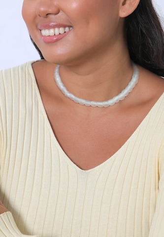ELLI Necklace in White: front