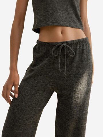 Hiccup - Perna larga Calças em cinzento