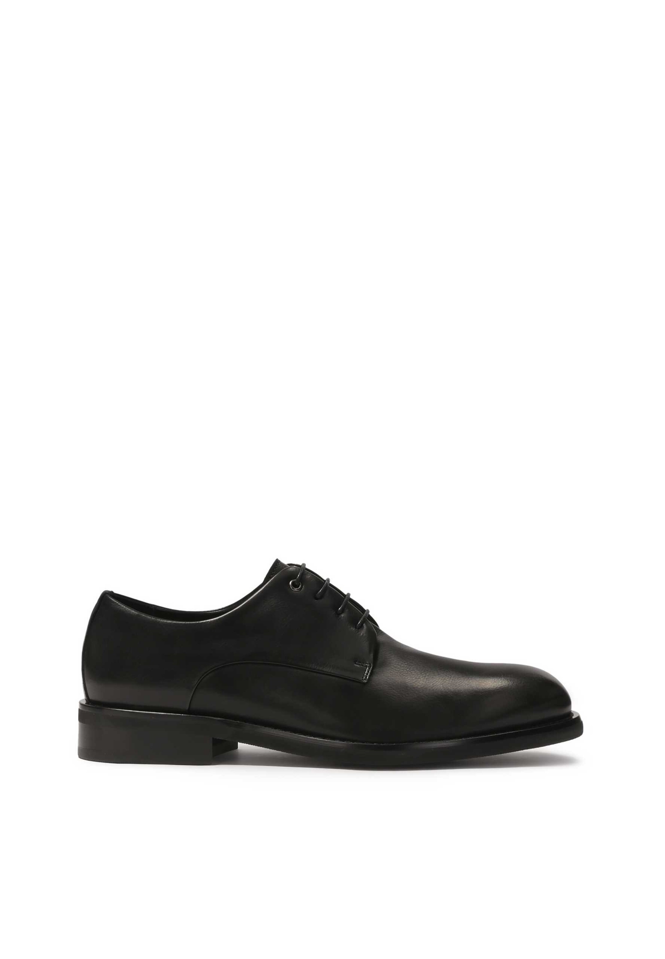Scarpa stringata di Kazar in nero