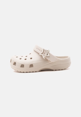 Crocs - Sandalias 'Classic' en marrón: frente