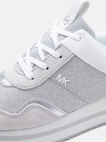 MICHAEL Michael Kors Ниски маратонки 'RAINA' в сребърно