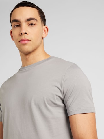 QS T-Shirt in Grau