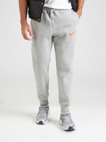 Nike Sportswear Tapered Παντελόνι 'CLUB' σε γκρι: μπροστά