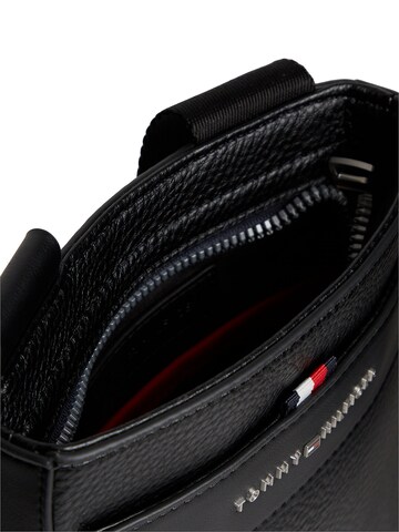 TOMMY HILFIGER Crossbody Bag in Black