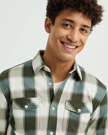 WE Fashion - Ajuste regular Camisa en verde