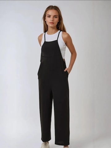 Hiccup Jumpsuit in Schwarz: Vorderseite