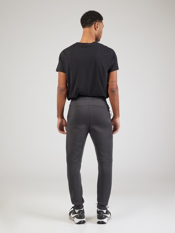 Nike Sportswear Tapered Παντελόνι 'TCH FLC' σε γκρι