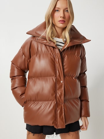 Happiness İstanbul Jacke in Braun: Vorderseite