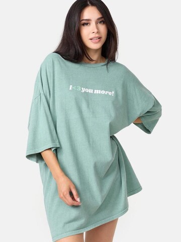 Worldclassca Oversized Shirt in Green: front