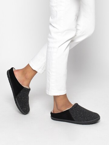 Minnetonka Slipper 'Tahoe' in Black