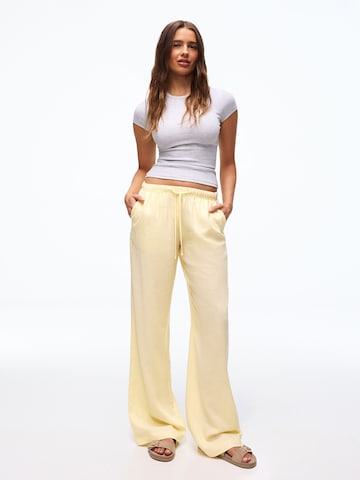 Bershka Szeroka nogawka Spodnie w kolorze żółty