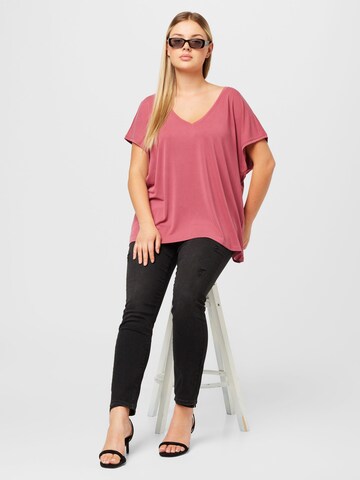 Vero Moda Curve - Camiseta 'FILLI' en rojo