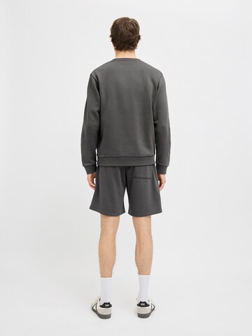 JJ Rebel - regular Pantalón 'JREBGORM' en gris