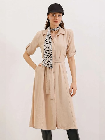 Bigdart Jurk in Beige: voorkant