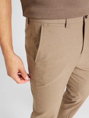 Coupe slim Pantalon à plis 'Liam' Matinique en marron