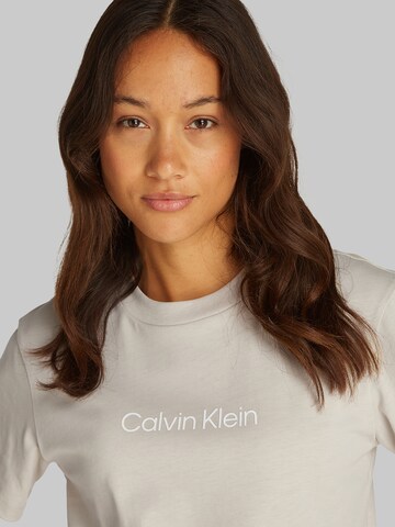 Maglietta 'HERO' di Calvin Klein in grigio