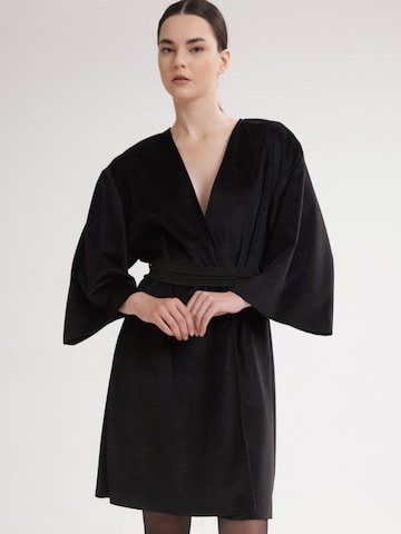 4TAILORS - Kimono 'Scarlet' en negro: frente