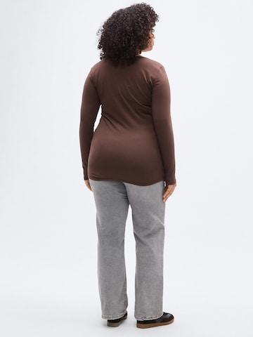 Maglietta 'VMPAXI' di Vero Moda Curve in marrone