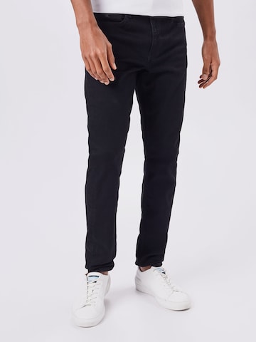 Calvin Klein Jeans - Slimfit Vaquero 'CKJ 058 SLIM TAPER' en negro: frente