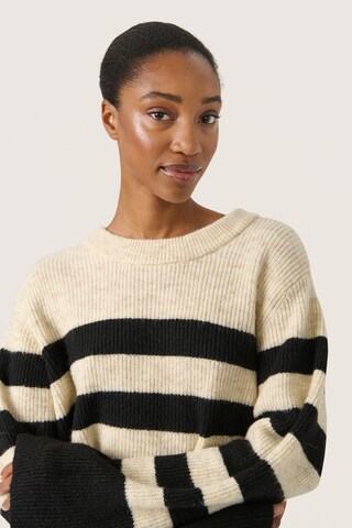 SOAKED IN LUXURY - Jersey en beige