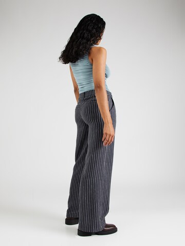 regular Pantaloni di WEEKDAY in grigio