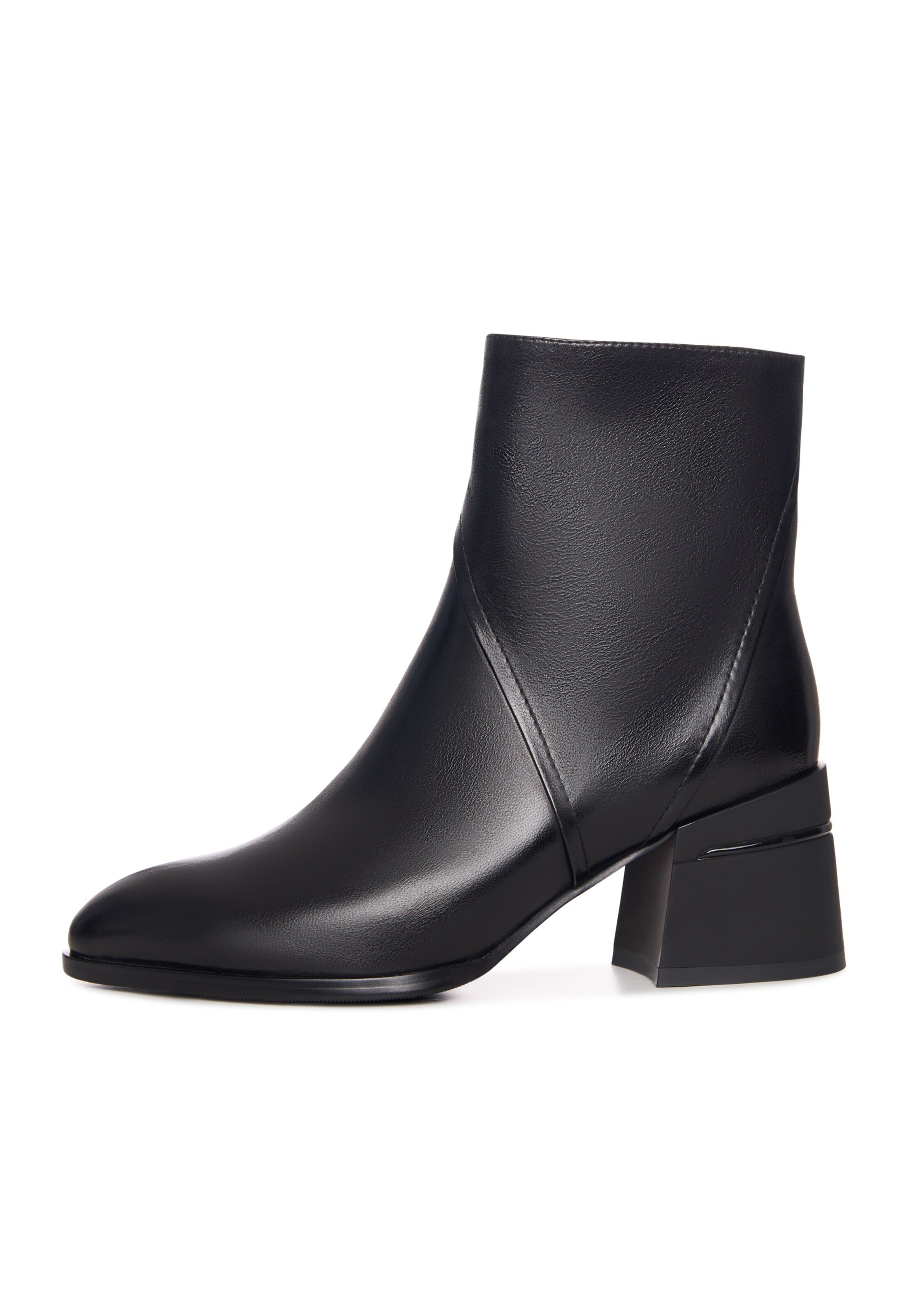 CESARE GASPARI Ankle boots in Black: front
