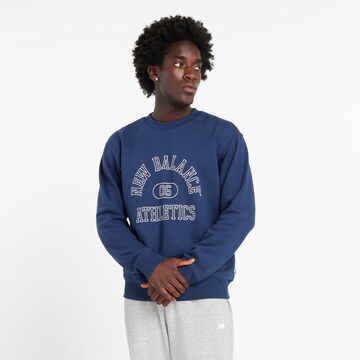 Sweat-shirt new balance en bleu : devant