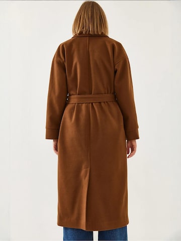 Cappotto di mezza stagione di Bianco Lucci in marrone