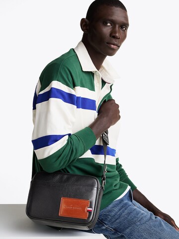 TOMMY HILFIGER Schoudertas in Zwart: voorkant