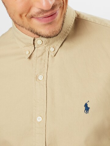 Polo Ralph Lauren Средняя посадка Рубашка в Бежевый