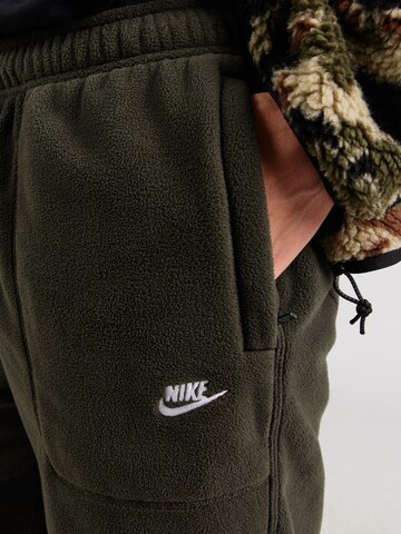 Nike Sportswear Loosefit Byxa 'CLUB' i grön